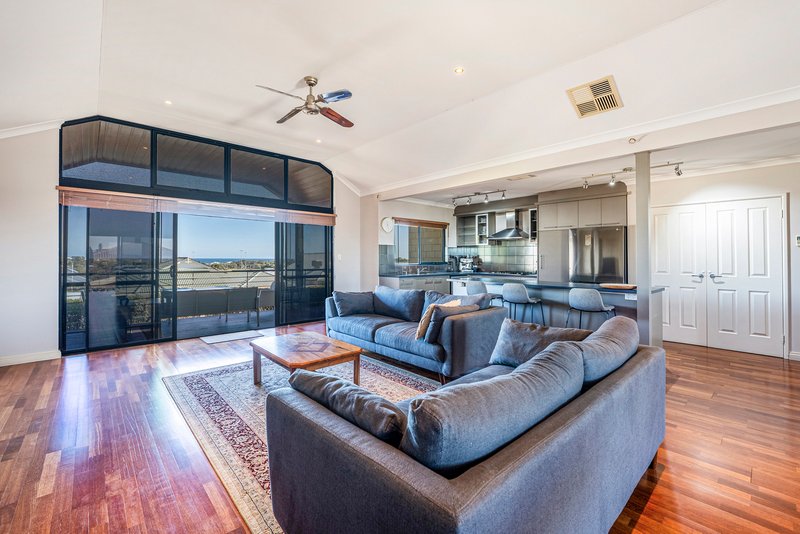 Photo - 18 Mundaring Crescent, Dawesville WA 6211 - Image 10