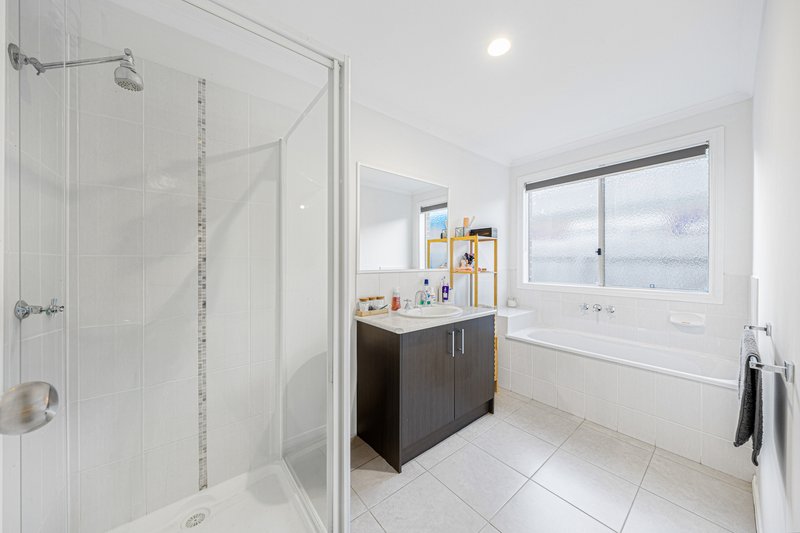 Photo - 18 Myhaven Circuit, Carrum Downs VIC 3201 - Image 11