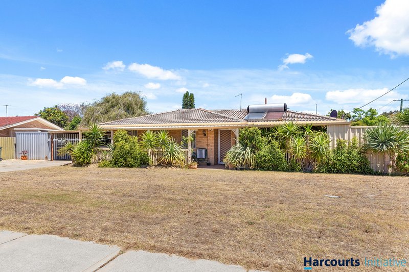 Photo - 18 Nanovich Avenue, Girrawheen WA 6064 - Image 2