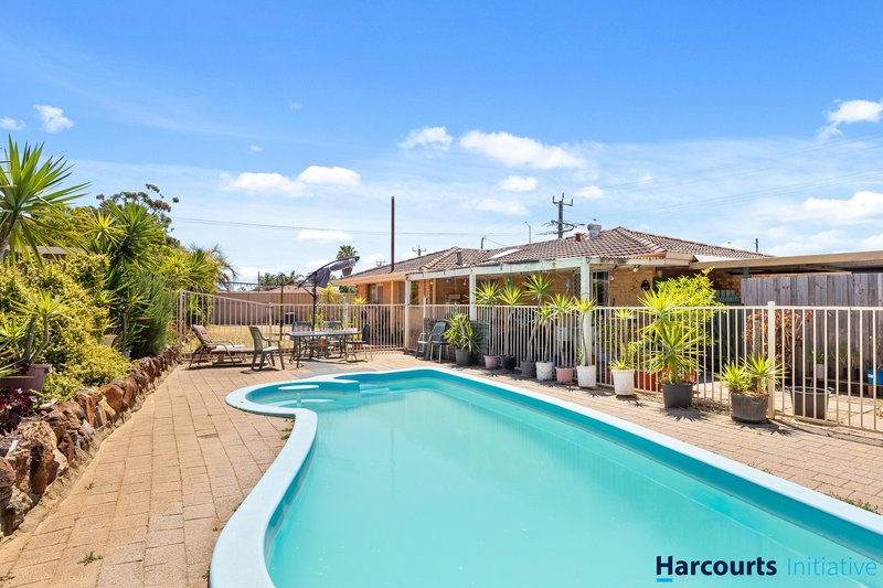 Photo - 18 Nanovich Avenue, Girrawheen WA 6064 - Image 14