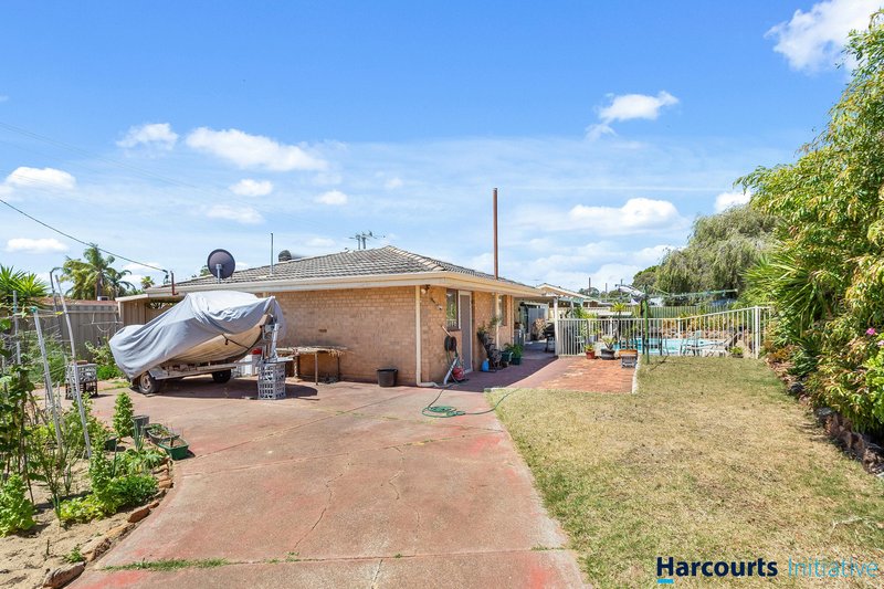 Photo - 18 Nanovich Avenue, Girrawheen WA 6064 - Image 16