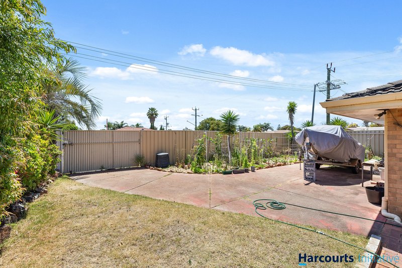 Photo - 18 Nanovich Avenue, Girrawheen WA 6064 - Image 17