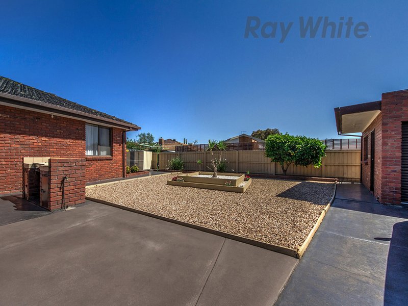 Photo - 18 Narong Place, Keilor Downs VIC 3038 - Image 12