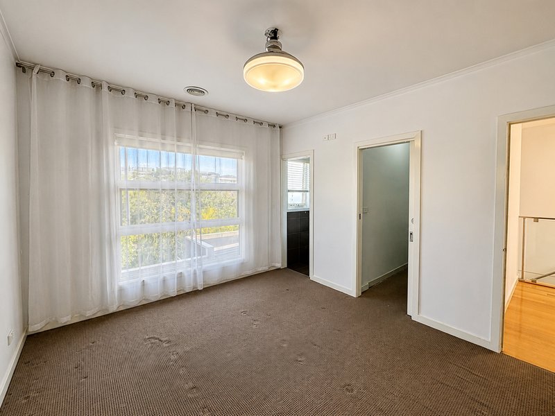 Photo - 18 Nedlands Drive, Highton VIC 3216 - Image 7