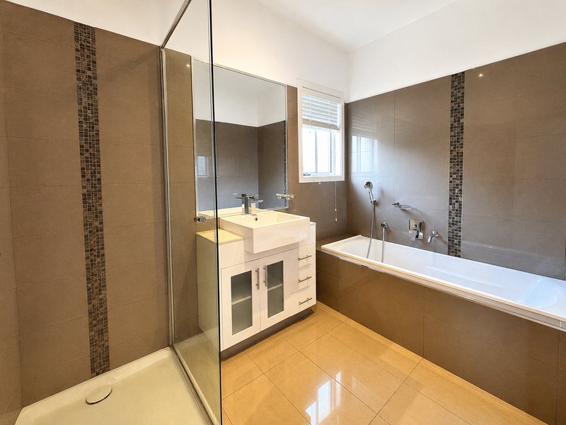 Photo - 18 Nedlands Drive, Highton VIC 3216 - Image 8