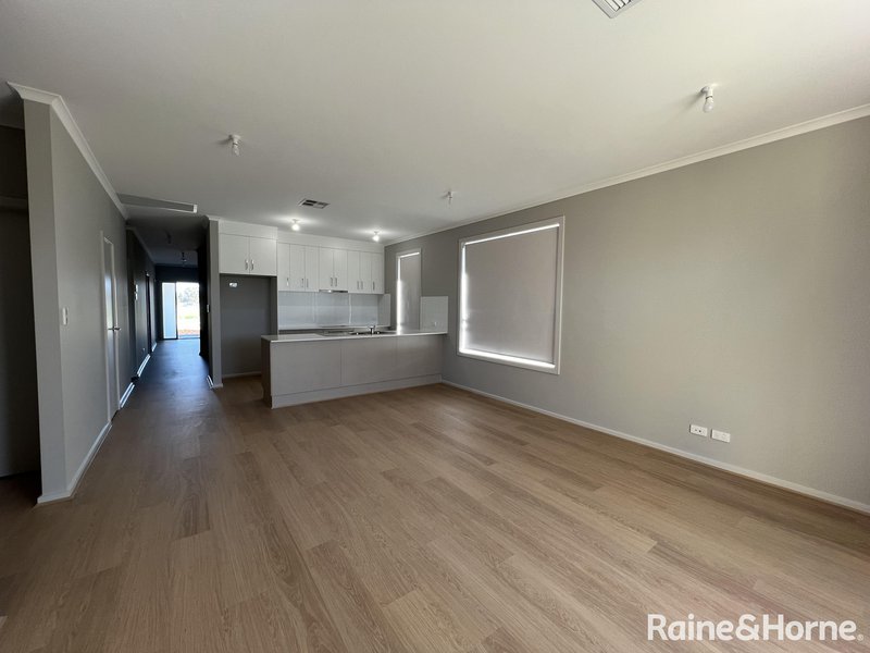 Photo - 18 Newbridge Parade, Murray Bridge SA 5253 - Image 2