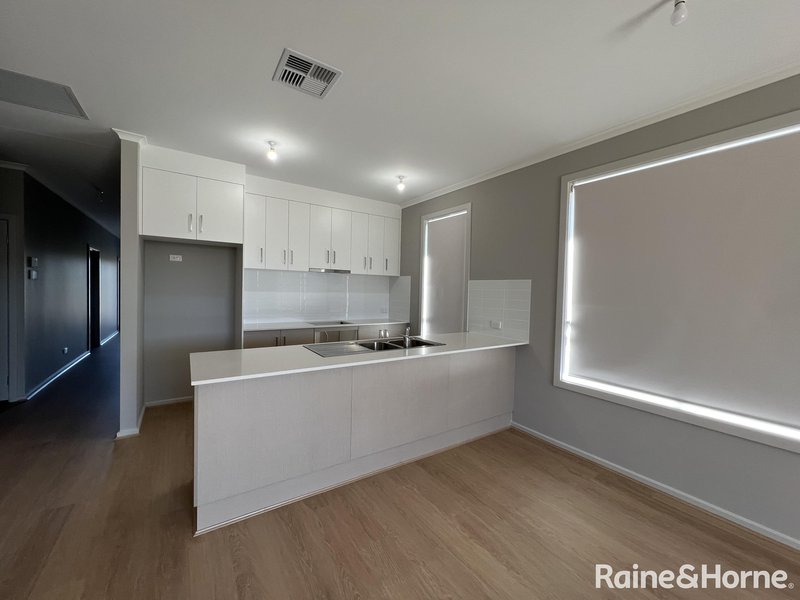 Photo - 18 Newbridge Parade, Murray Bridge SA 5253 - Image 3