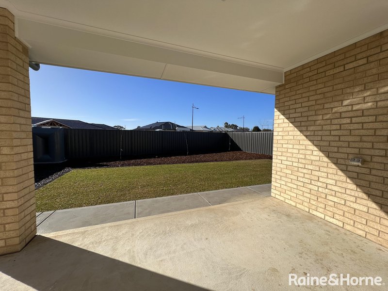 Photo - 18 Newbridge Parade, Murray Bridge SA 5253 - Image 5