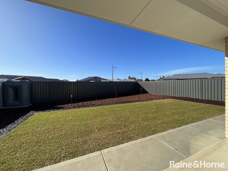 Photo - 18 Newbridge Parade, Murray Bridge SA 5253 - Image 6