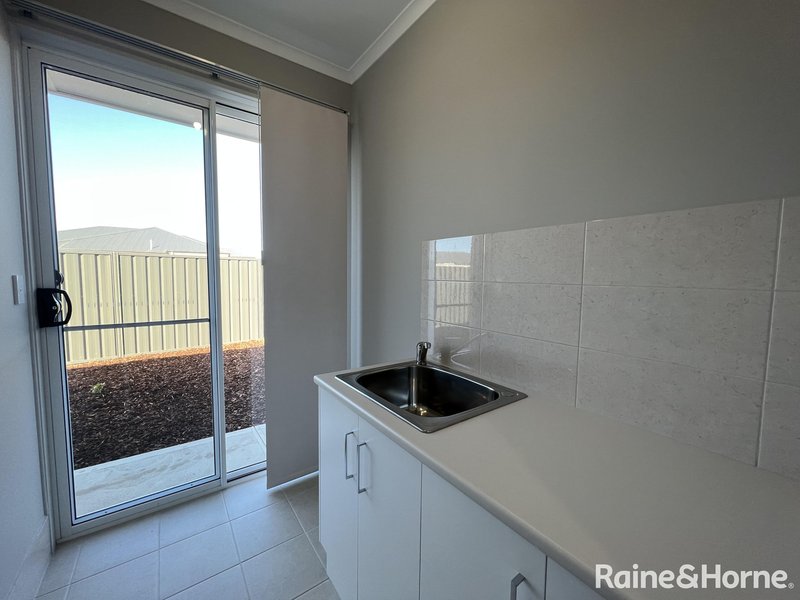 Photo - 18 Newbridge Parade, Murray Bridge SA 5253 - Image 12