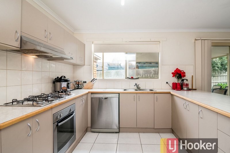 Photo - 18 Nirringa Drive, Hampton Park VIC 3976 - Image 2