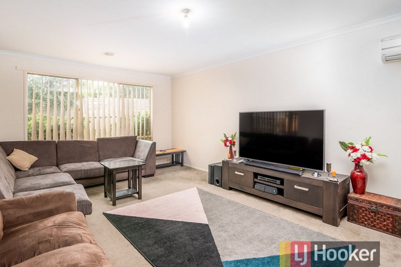 Photo - 18 Nirringa Drive, Hampton Park VIC 3976 - Image 6