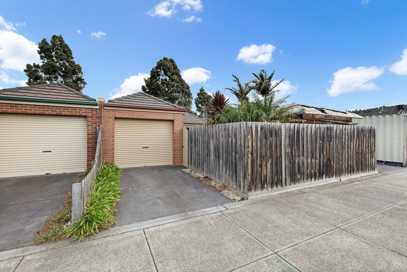 Photo - 18 Nouvelle Grove, South Morang VIC 3752 - Image 8