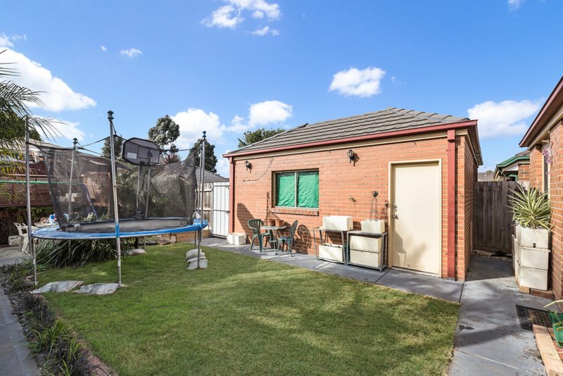 Photo - 18 Nouvelle Grove, South Morang VIC 3752 - Image 10