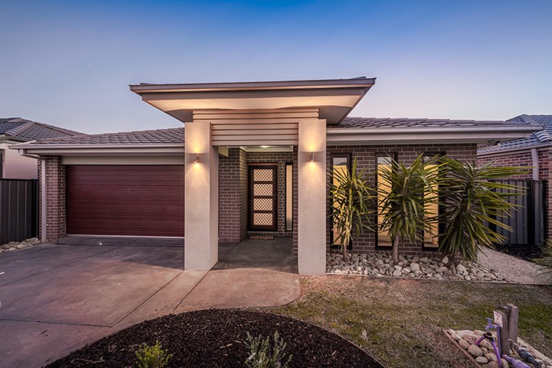 18 Oakgrove Drive, Craigieburn VIC 3064