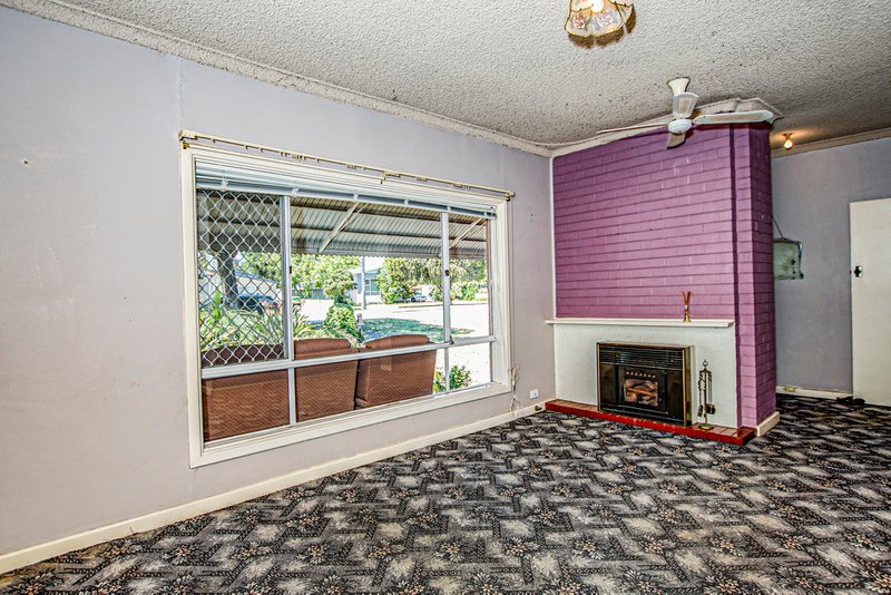 Photo - 18 Oakland Avenue, Cloverdale WA 6105 - Image 3