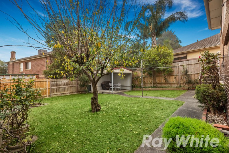 Photo - 18 O'Brien Crescent, Blackburn South VIC 3130 - Image 8