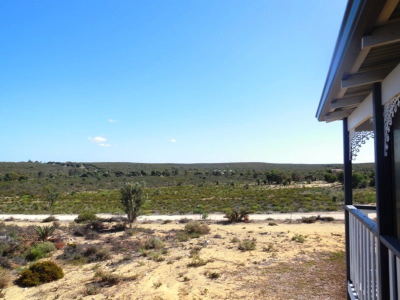 Photo - 18 Olive Grove, Karakin WA 6044 - Image 17