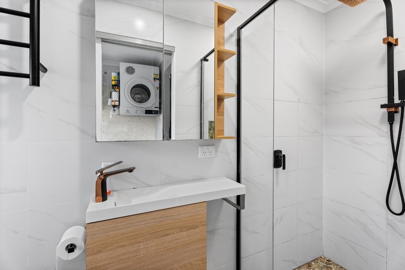 Photo - 18 Oriole Street, Glenmore Park NSW 2745 - Image 9