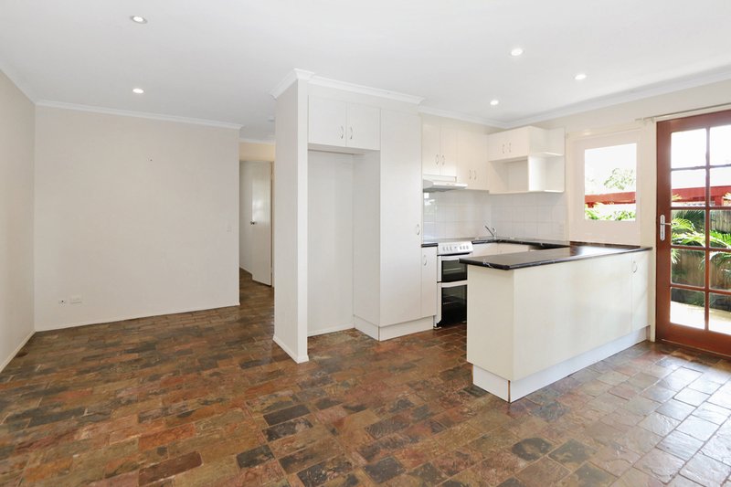 Photo - 1/8 Orkney Place, Labrador QLD 4215 - Image 3