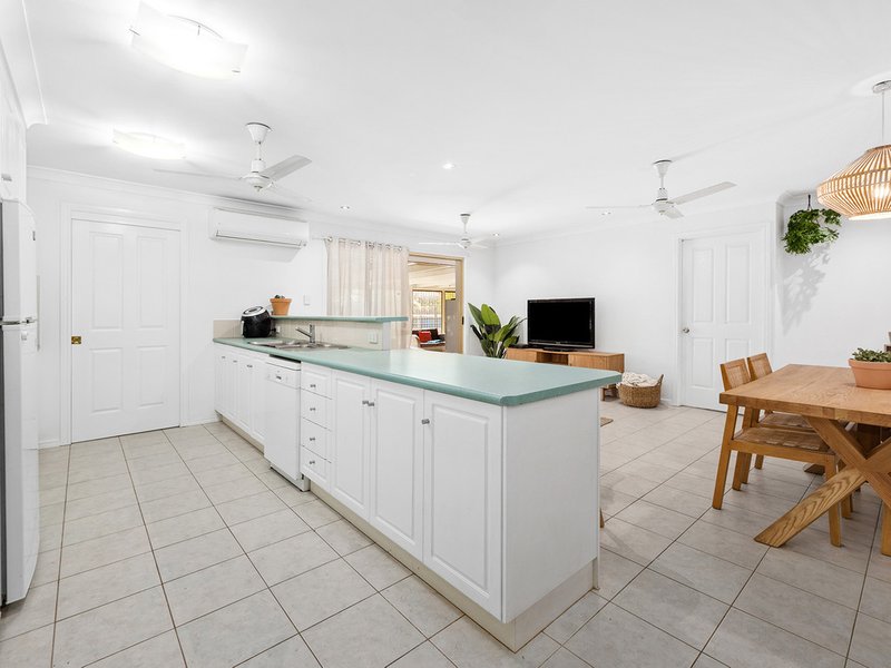 Photo - 18 Orla Court, Murrumba Downs QLD 4503 - Image 9