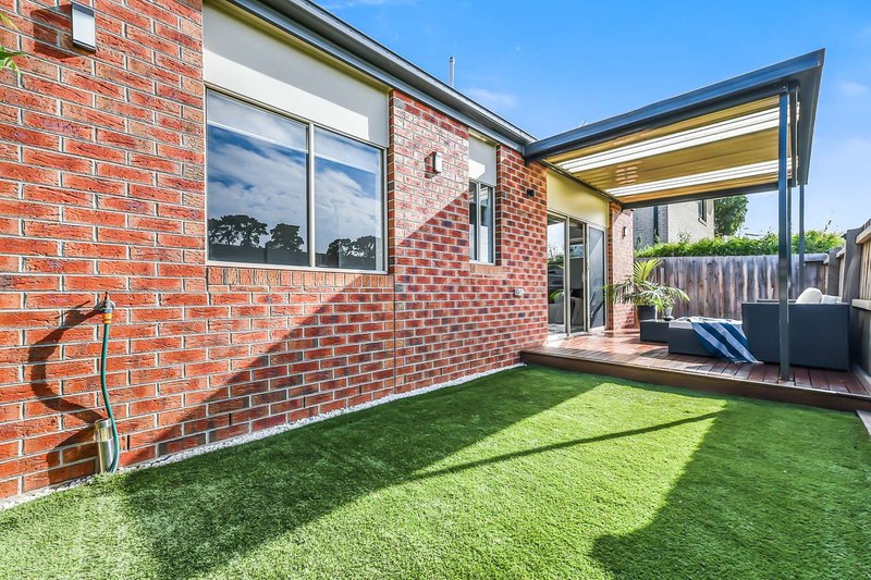 Photo - 18 Orlando Crescent, Keysborough VIC 3173 - Image 16