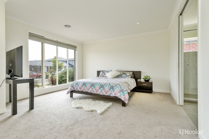 Photo - 18 Orpheus Street, Point Cook VIC 3030 - Image 6