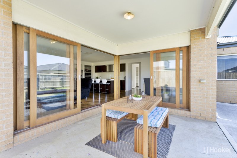 Photo - 18 Orpheus Street, Point Cook VIC 3030 - Image 9