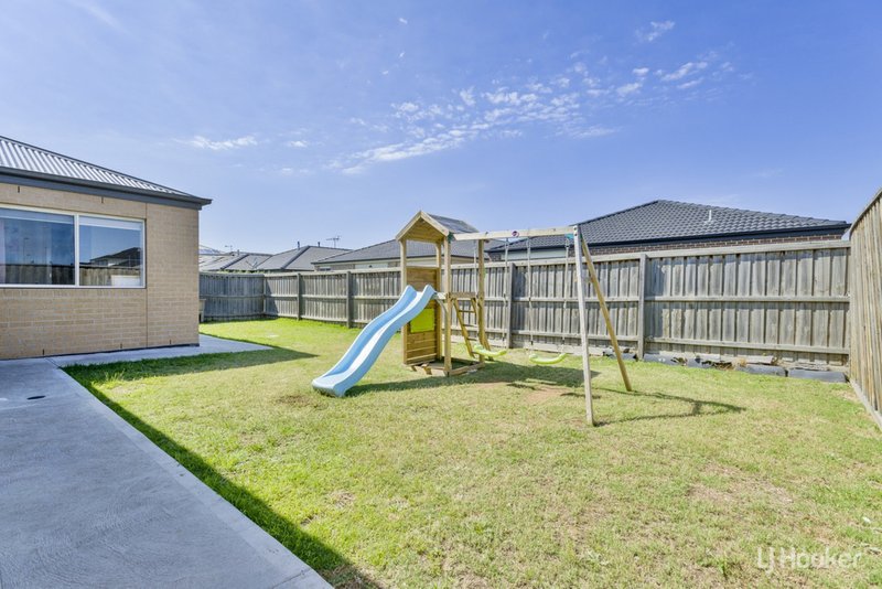 Photo - 18 Orpheus Street, Point Cook VIC 3030 - Image 10