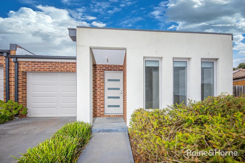 Photo - 1/8 Pads Way, Sunbury VIC 3429 - Image 2