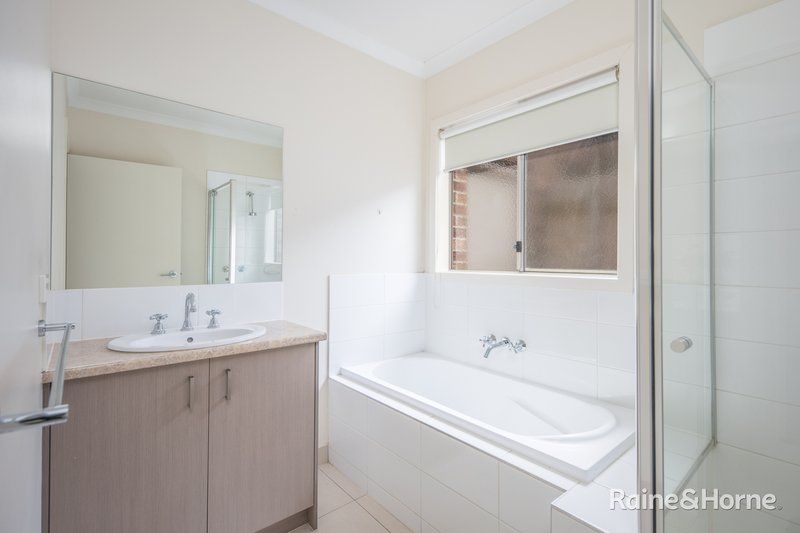 Photo - 1/8 Pads Way, Sunbury VIC 3429 - Image 9