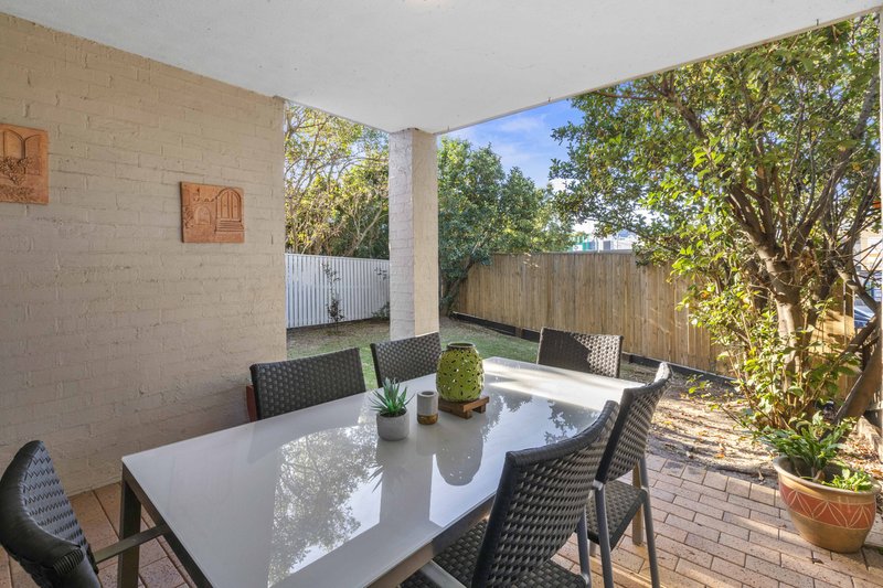 Photo - 1/8 Palmer Street, Greenslopes QLD 4120 - Image 2