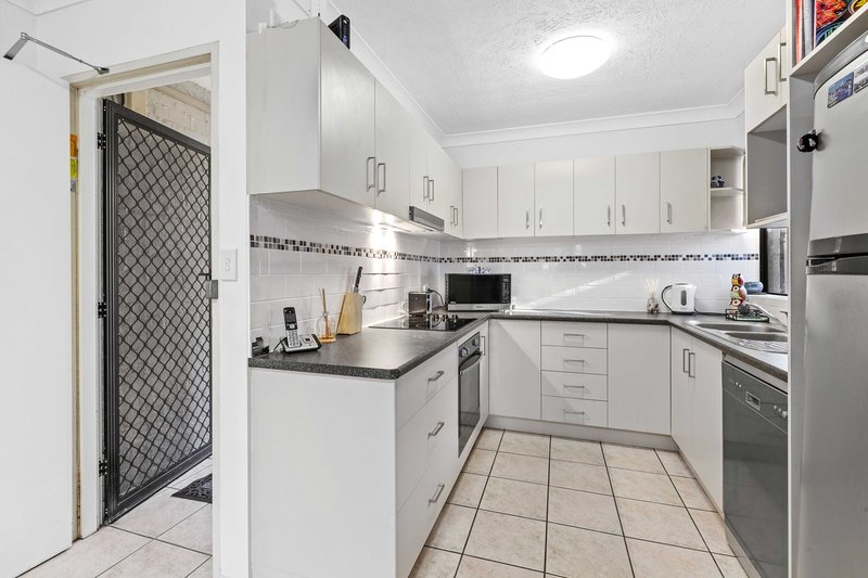 Photo - 1/8 Palmer Street, Greenslopes QLD 4120 - Image 3