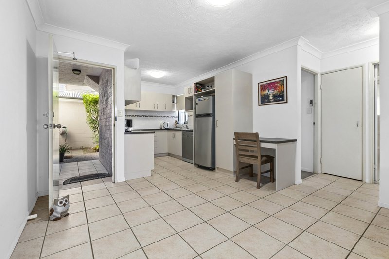 Photo - 1/8 Palmer Street, Greenslopes QLD 4120 - Image 4