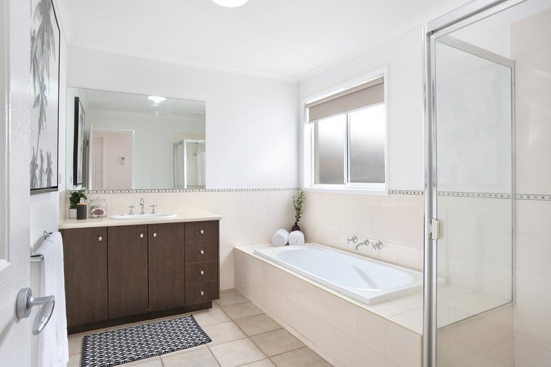 Photo - 18 Pankhurst Promenade, Point Cook VIC 3030 - Image 9