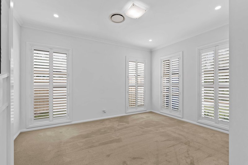 Photo - 18 Parakeet Grove, Glenmore Park NSW 2745 - Image 4