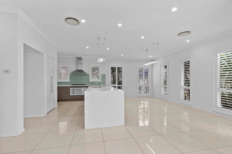 Photo - 18 Parakeet Grove, Glenmore Park NSW 2745 - Image 5
