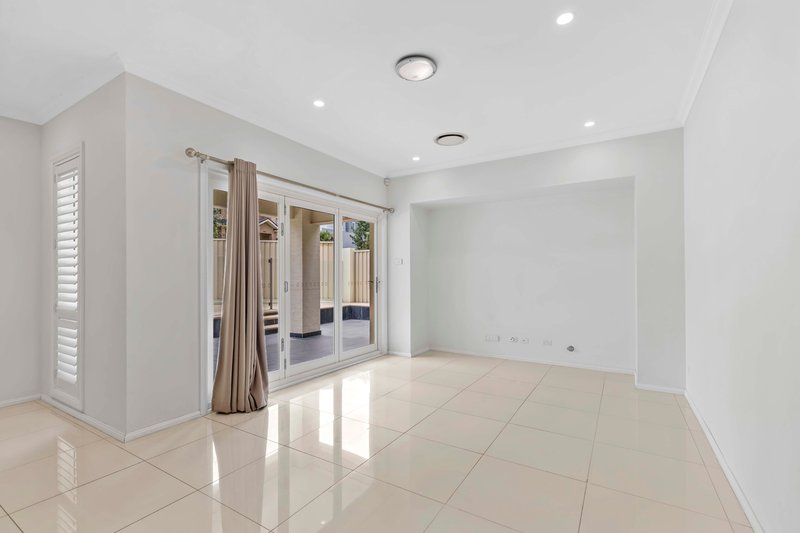 Photo - 18 Parakeet Grove, Glenmore Park NSW 2745 - Image 7
