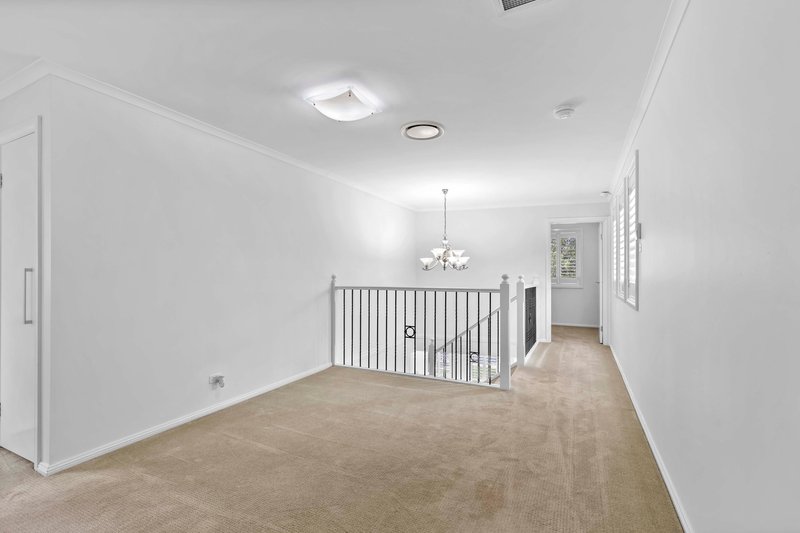 Photo - 18 Parakeet Grove, Glenmore Park NSW 2745 - Image 9