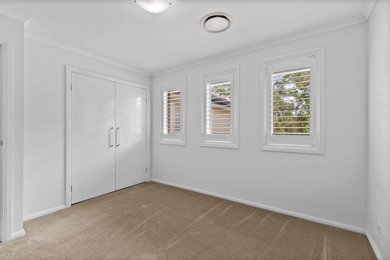 Photo - 18 Parakeet Grove, Glenmore Park NSW 2745 - Image 15