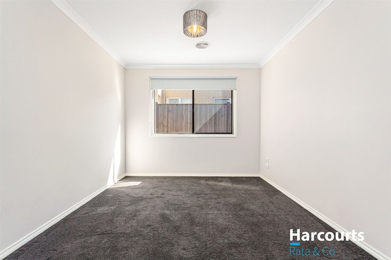 Photo - 18 Paramount Rise, Wollert VIC 3750 - Image 7