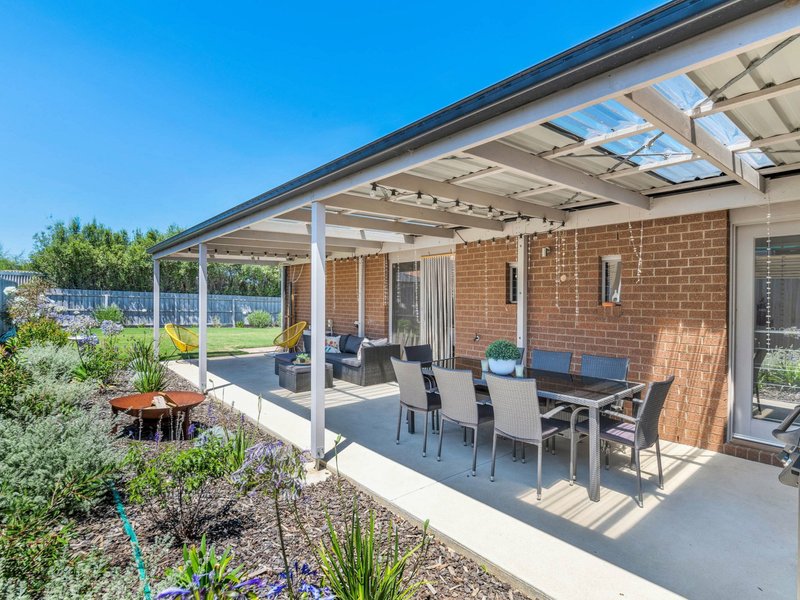 Photo - 18 Pardolote Crescent, St Leonards VIC 3223 - Image 11