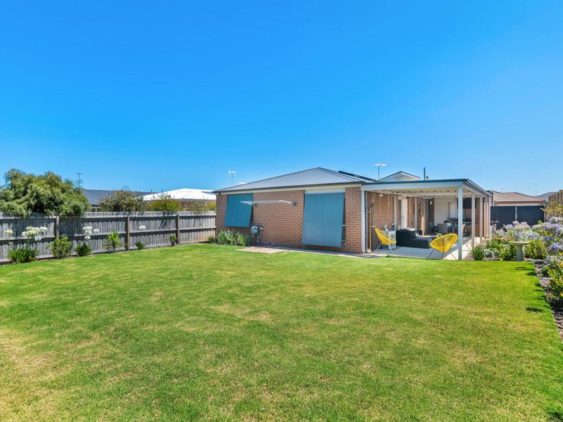 Photo - 18 Pardolote Crescent, St Leonards VIC 3223 - Image 12