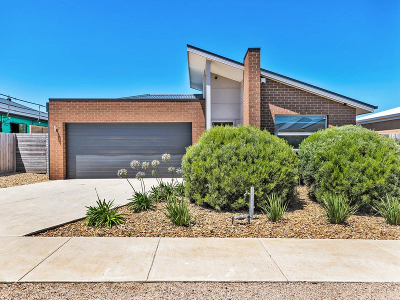 Photo - 18 Pardolote Crescent, St Leonards VIC 3223 - Image 13