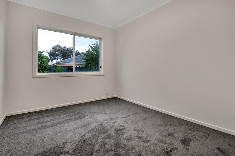 Photo - 18 Parkhaven Street, Craigieburn VIC 3064 - Image 17