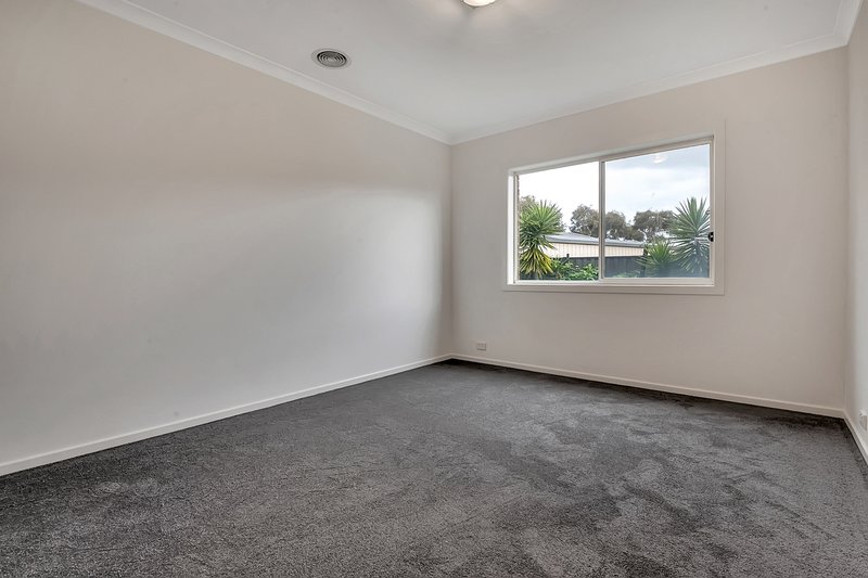 Photo - 18 Parkhaven Street, Craigieburn VIC 3064 - Image 18