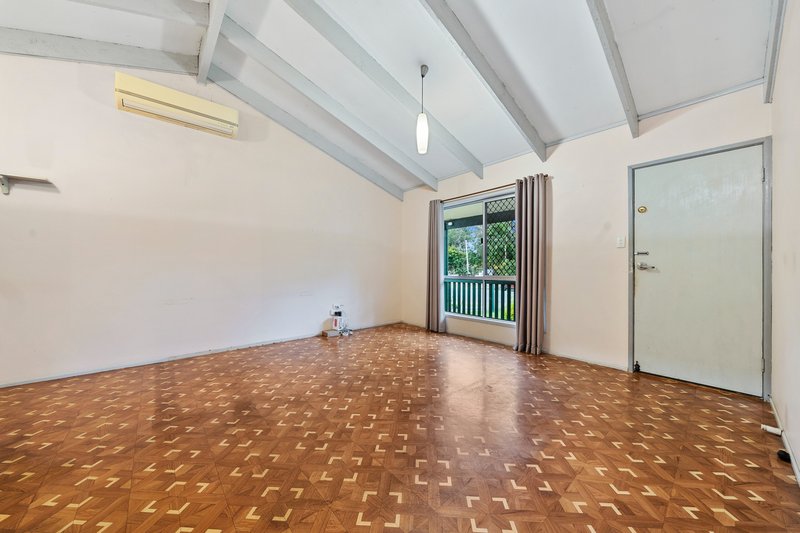 Photo - 18 Parkland Court, Eagleby QLD 4207 - Image 4