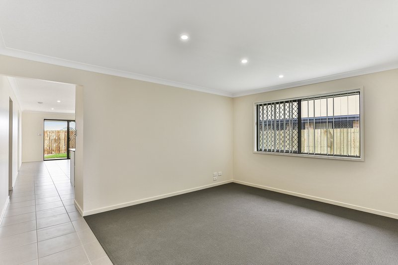 Photo - 18 Parkview Drive, Glenvale QLD 4350 - Image 9