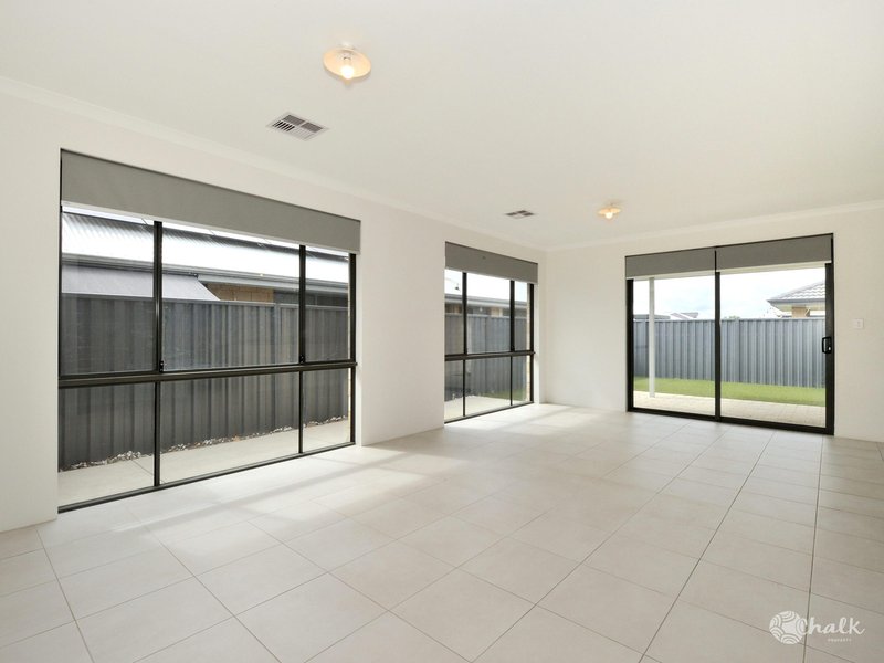 Photo - 18 Parkville Boulevard, Baldivis WA 6171 - Image 2