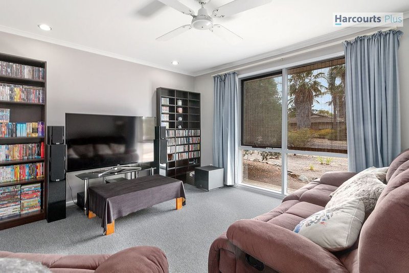 Photo - 18 Parramatta Drive, Morphett Vale SA 5162 - Image 2